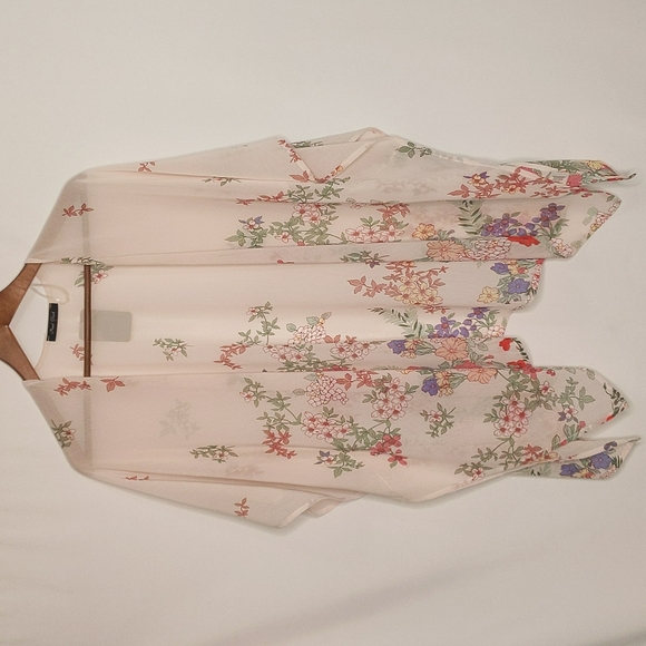 FINAL TOUCH Floral Open Front Kimono Cover-up. - Picture 4 of 7